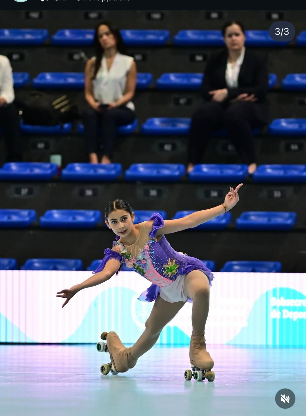 Fotografía deportiva de una patinadora del club; no corresponde a una fotografía verificada de la fundadora